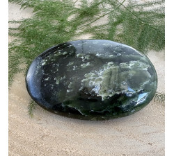 Nefrit minerální hmatka