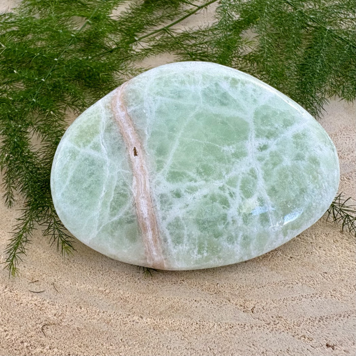 Kalcit zelený minerální hmatka Kalcit zelený minerální hmatka