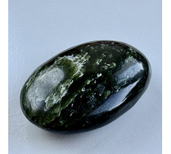 Nefrit minerální hmatka Nefrit minerální hmatka