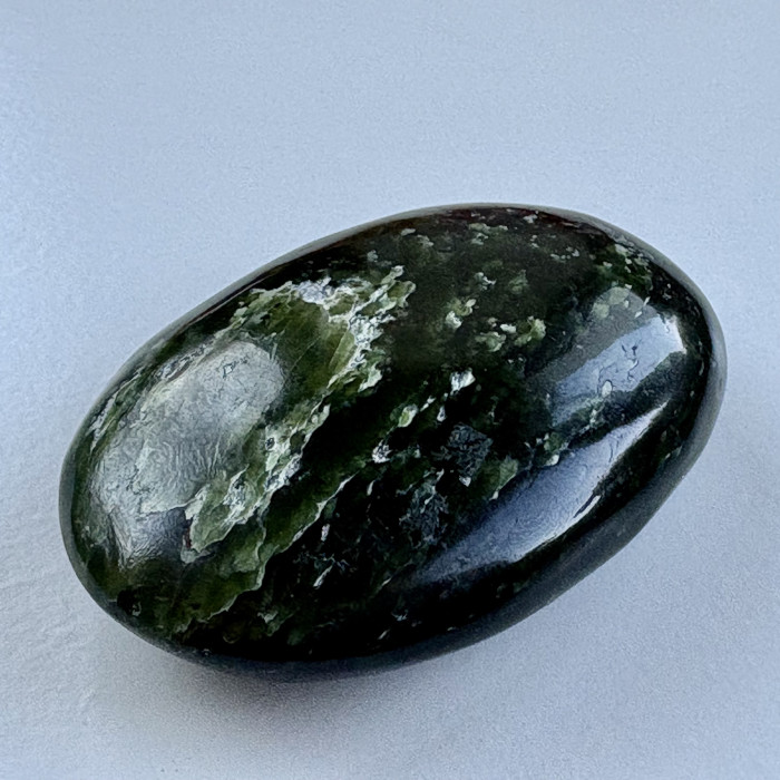 Nefrit minerální hmatka Nefrit minerální hmatka