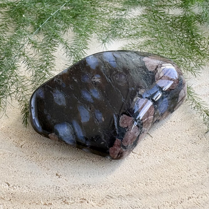 Liberit minerální hmatka