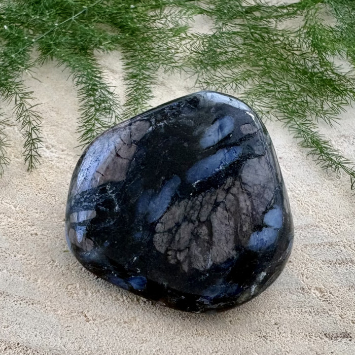 Liberit minerální hmatka