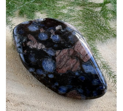 Liberit minerální hmatka