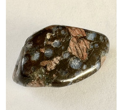 Liberit minerální hmatka