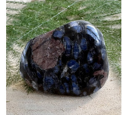 Liberit minerální hmatka