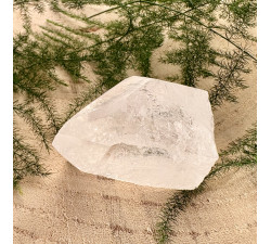 Křišťál řezaná základna minerál