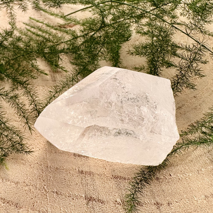 Křišťál řezaná základna minerál