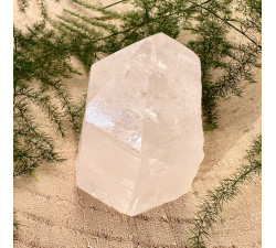 Křišťál řezaná základna minerál