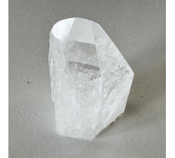 Křišťál řezaná základna minerál