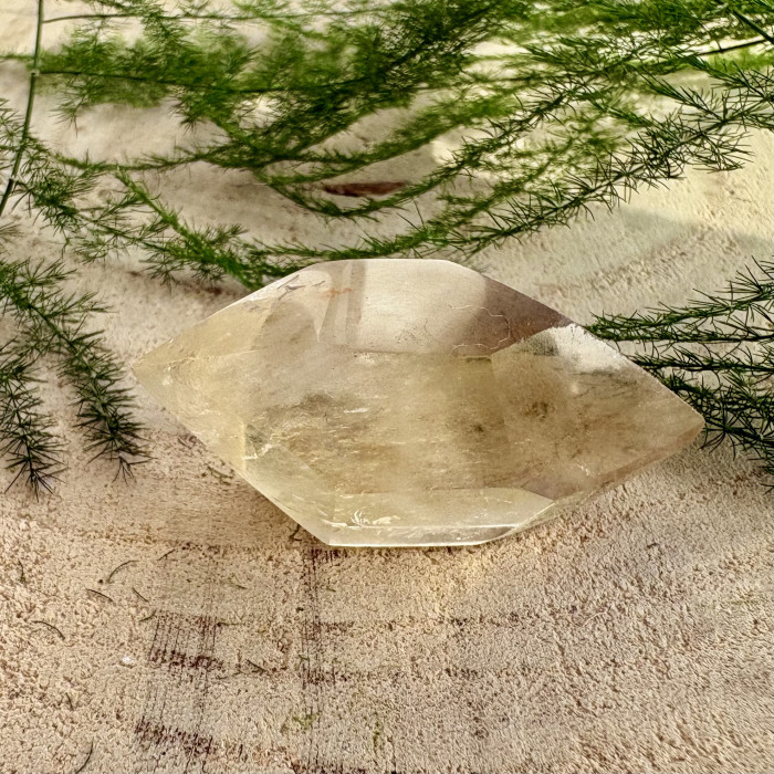 Přírodní citrín broušený minerál - špička