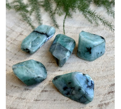 Smaragd AA - minerální hmatka