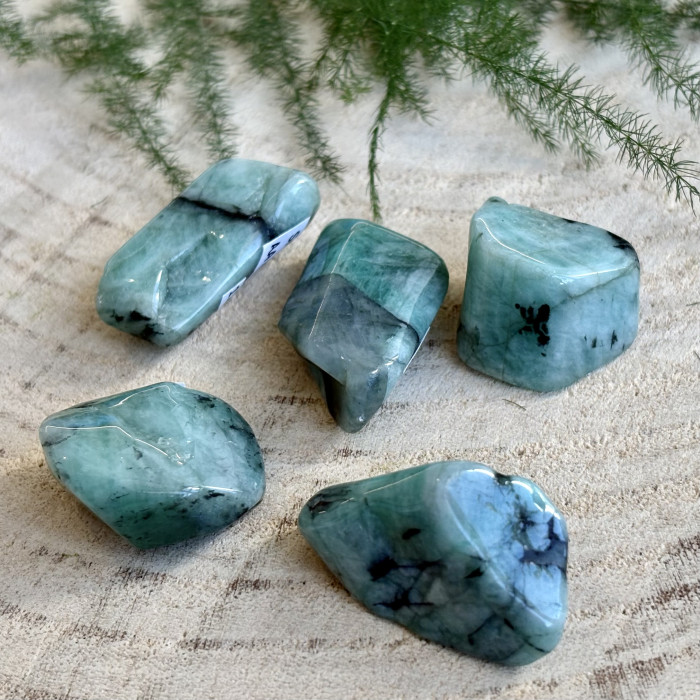 Smaragd AA - minerální hmatka