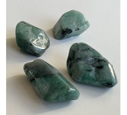 Smaragd AA - minerální hmatka