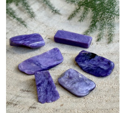 Čaroit minerální hmatka