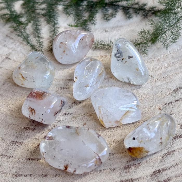 Topaz stříbrný - minerální hmatka