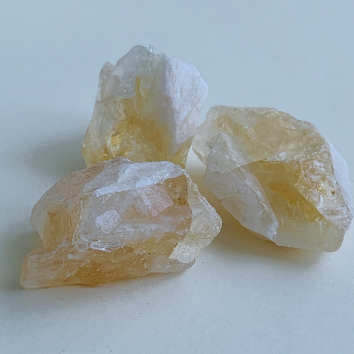 Citrín neopracovaný minerál