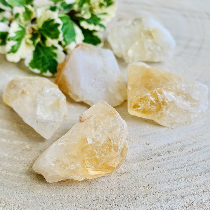 Citrín neopracovaný minerál