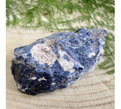 Sodalit neopracovaný minerál