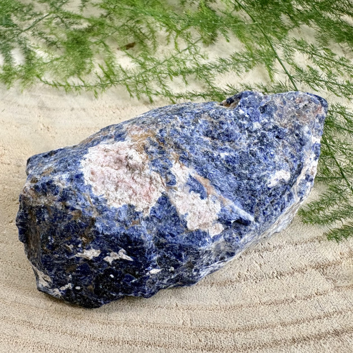 Sodalit neopracovaný minerál