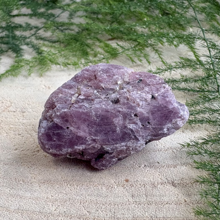 Rubín neopracovaný minerál