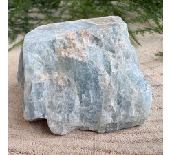 Akvamarín neopracovaný minerál