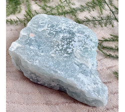 Akvamarín neopracovaný minerál