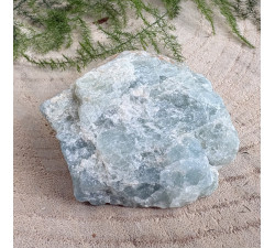 Akvamarín neopracovaný minerál