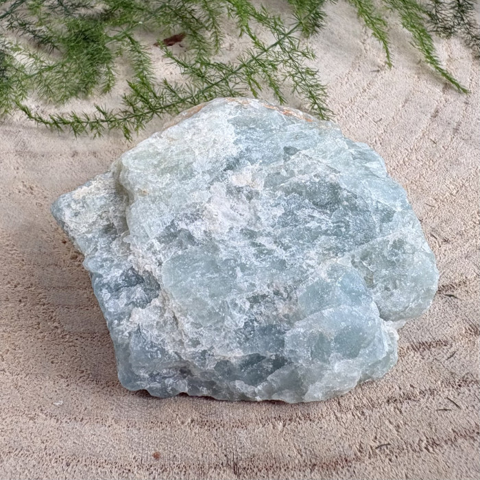 Akvamarín neopracovaný minerál