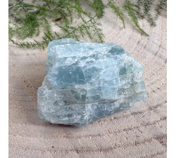 Akvamarín neopracovaný minerál