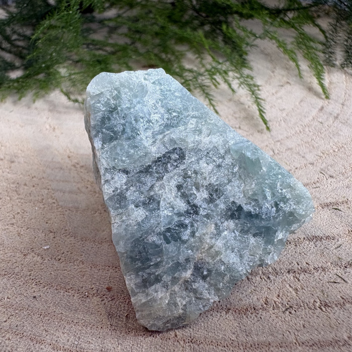 Akvamarín neopracovaný minerál