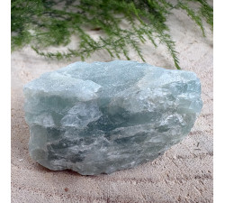 Akvamarín neopracovaný minerál