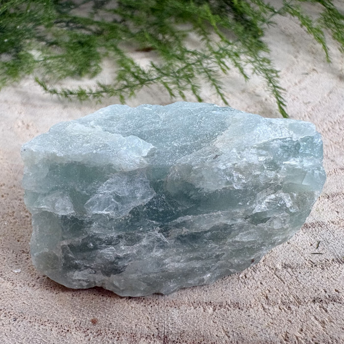 Akvamarín neopracovaný minerál