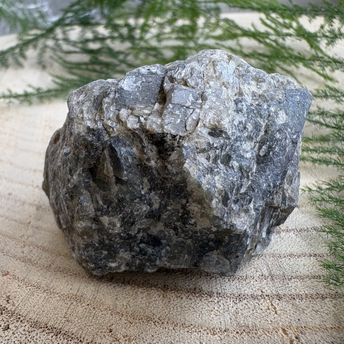 Labradorit neopracovaný minerál