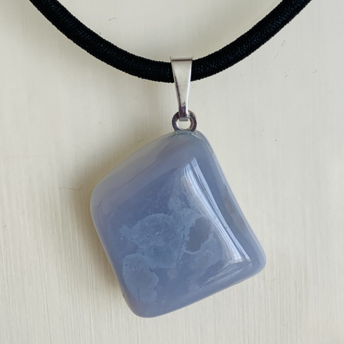 Chalcedon tromlovaný přívěsek Chalcedon tromlovaný přívěsek