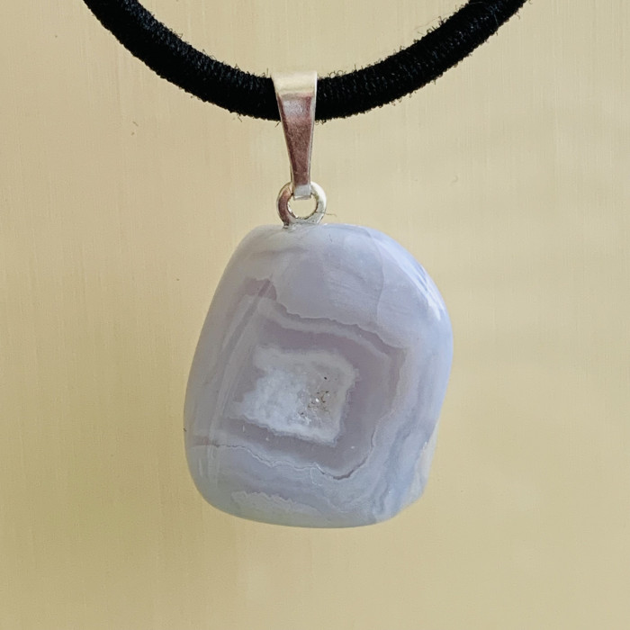 Chalcedon tromlovaný přívěsek Chalcedon tromlovaný přívěsek