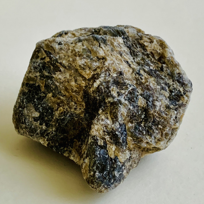 Labradorit neopracovaný minerál