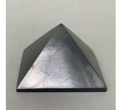 Šungit broušený minerál střední pyramida