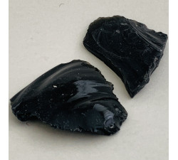 Obsidián černý neopracovaný minerál
