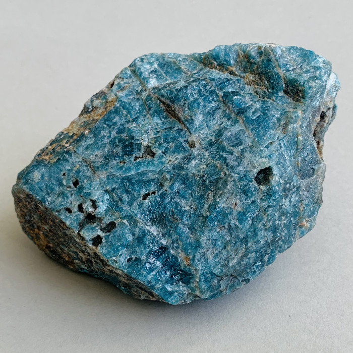 Apatit neopracovaný minerál
