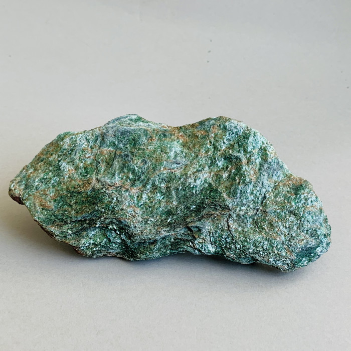 Fuchsit neopracovaný minerál