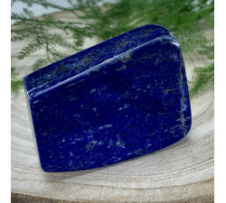 Lapis lazuli broušený minerál