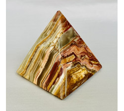 Aragonit broušený minerál pyramida